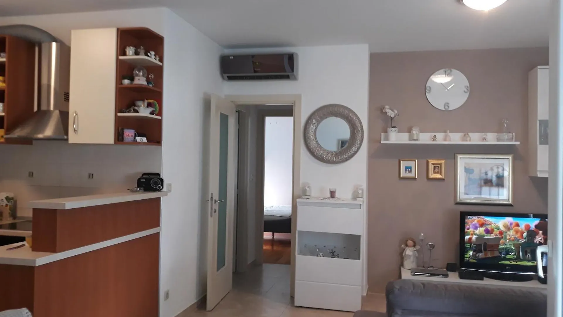 Luxury 1 Bedroom App Center&Balcony Free Parking Split