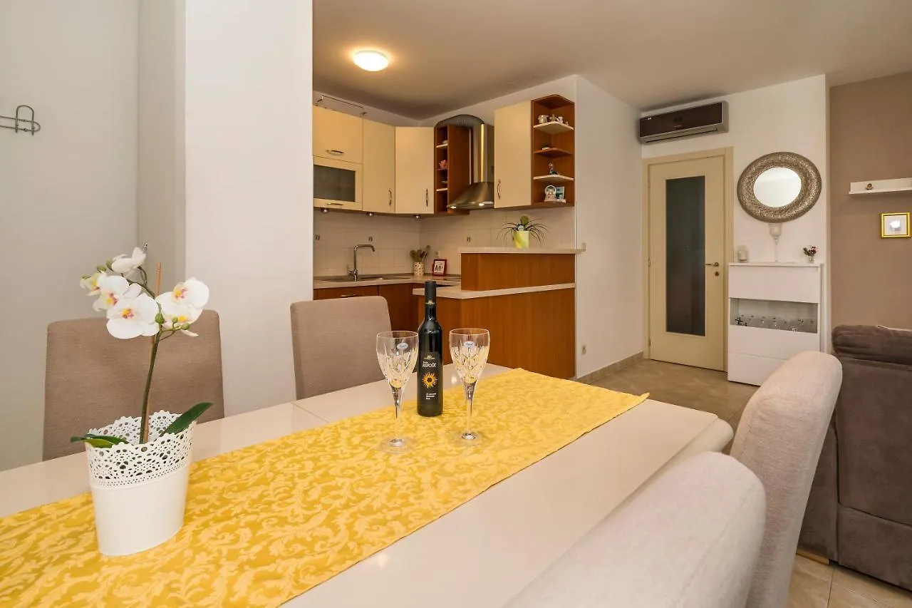 Luxury 1 Bedroom App Center&Balcony Free Parking Split 0*,