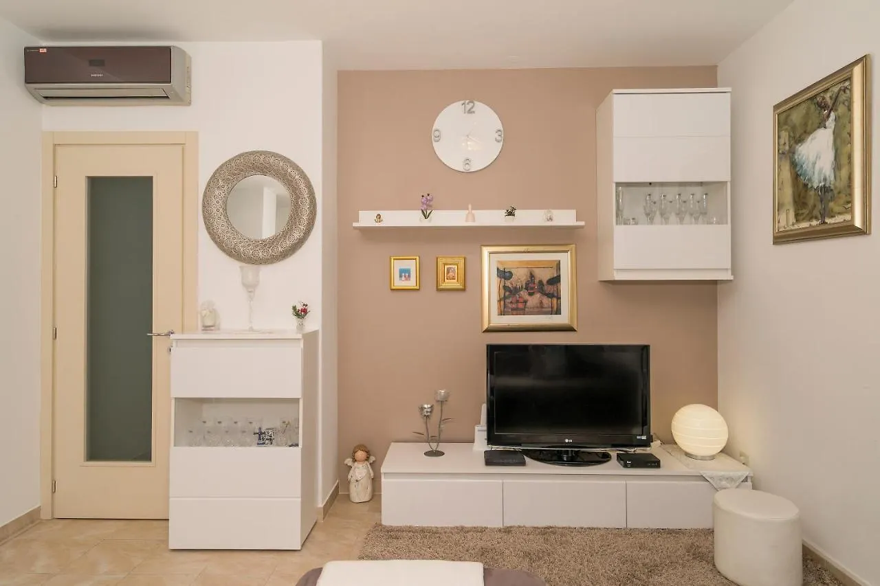 Luxury 1 Bedroom App Center&Balcony Free Parking Split